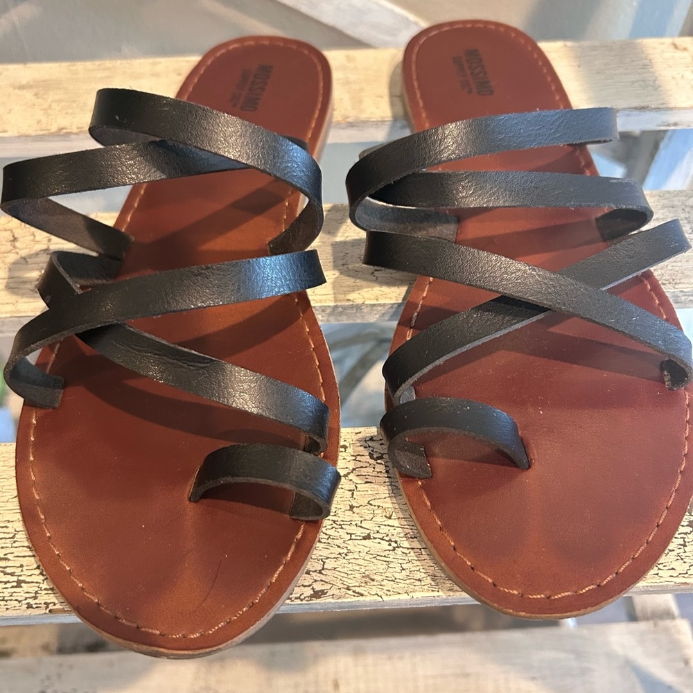 Mossimo Supply Co. Sandals - Picture 3 of 4